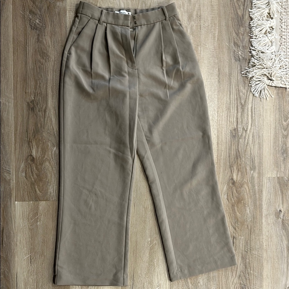 Abercrombie & Fitch Beige Curve Love Pants short